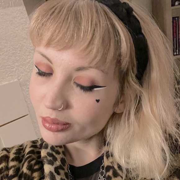 Meet your Posher, Em - Picture 1 of 16